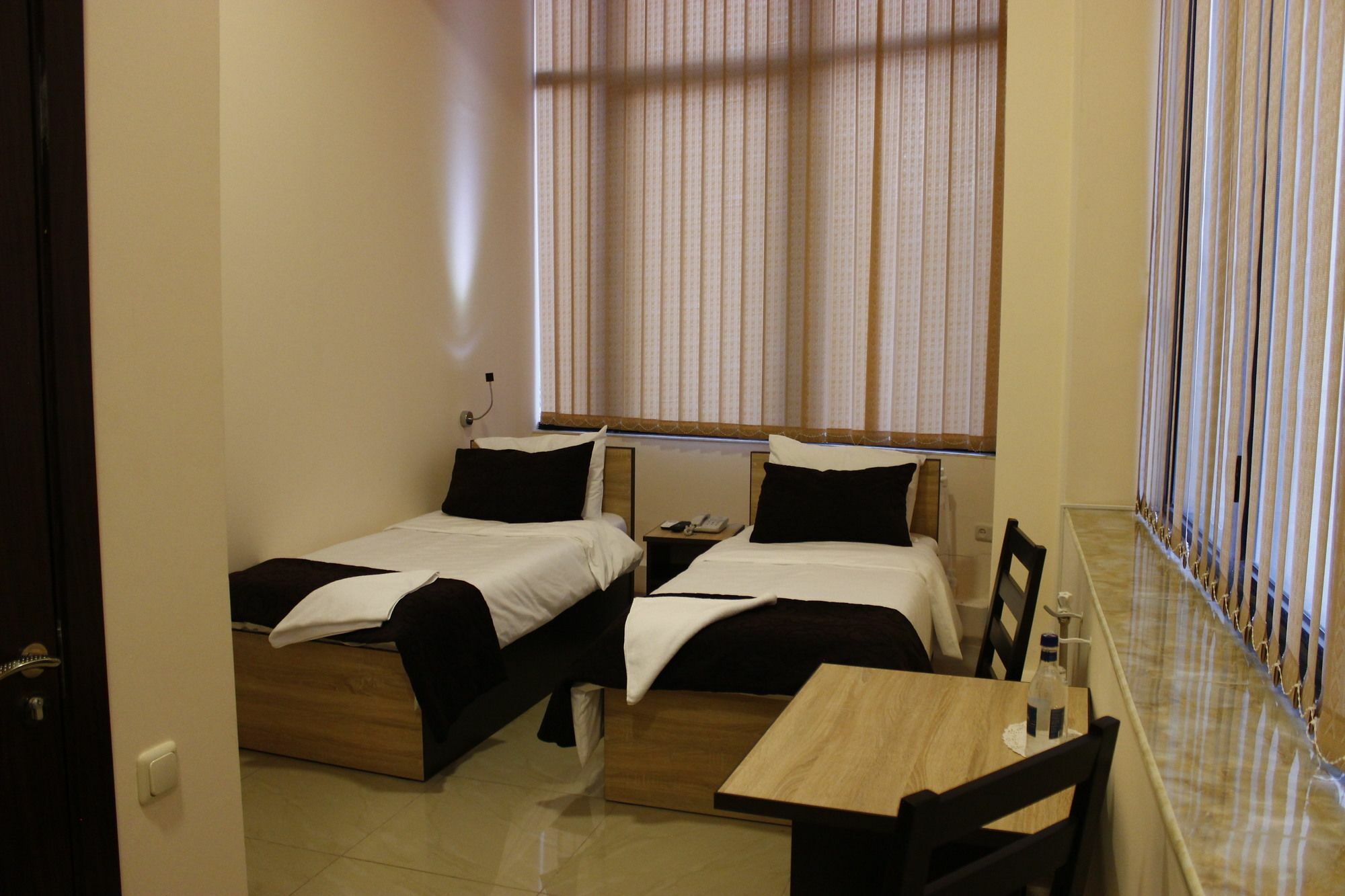 יירבאן Comfort Hostel מראה חיצוני תמונה